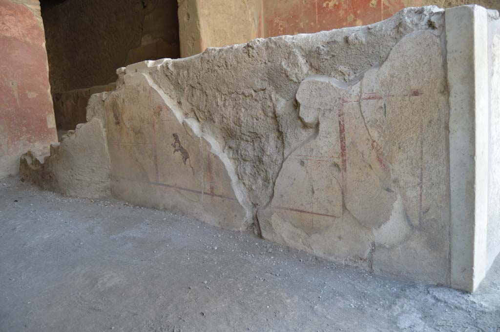 I.12.3 Pompeii. October 2017. Remains of painted plaster on east side end of counter
Foto Taylor Lauritsen, ERC Grant 681269 DÉCOR.

