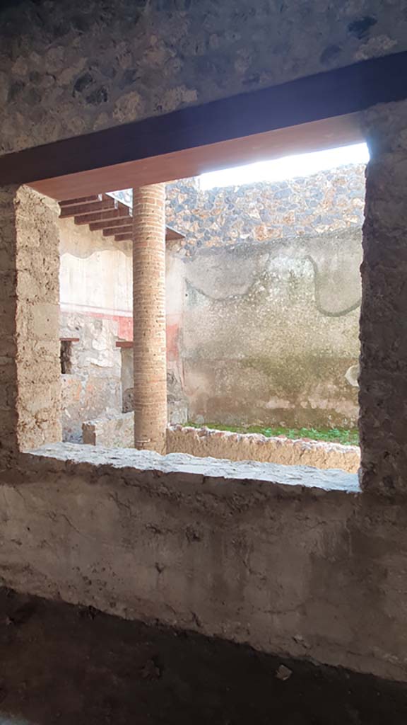 I.12.3 Pompeii. July 2021. Room 3, south wall with window.
Foto Annette Haug, ERC Grant 681269 DÉCOR
