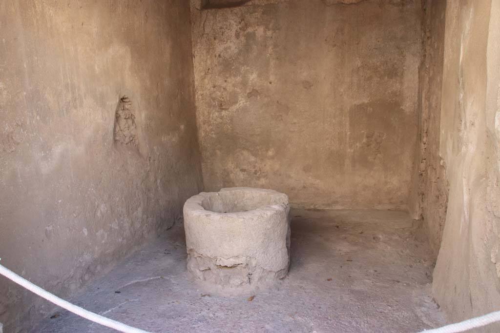 I.12.4 Pompeii. September 2017. Looking across to south wall from entrance. Photo courtesy of Klaus Heese.