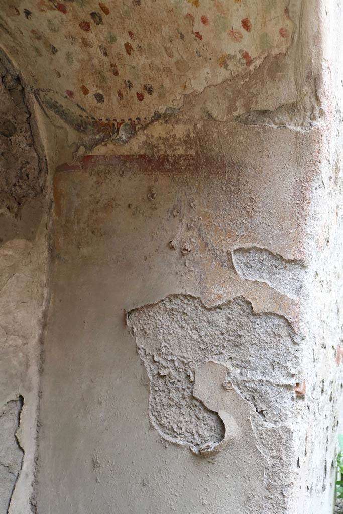 I.12.5 Pompeii. December 2018. South side of painted lararium. Photo courtesy of Aude Durand.