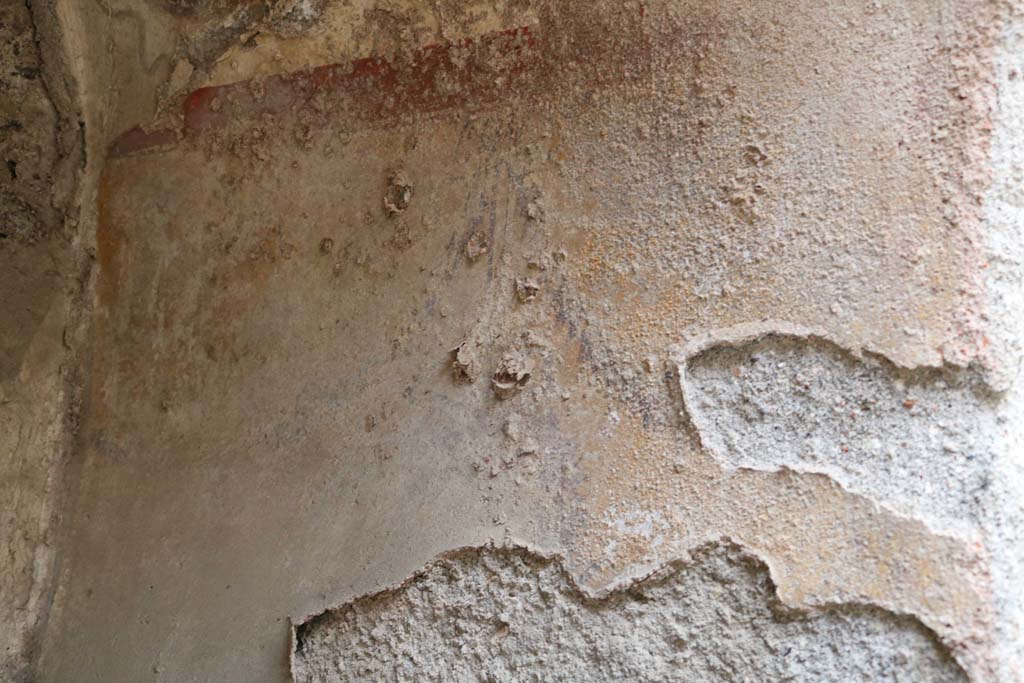 I.12.5 Pompeii. December 2018. Detail of lower painted decoration on south side of painted lararium. Photo courtesy of Aude Durand.