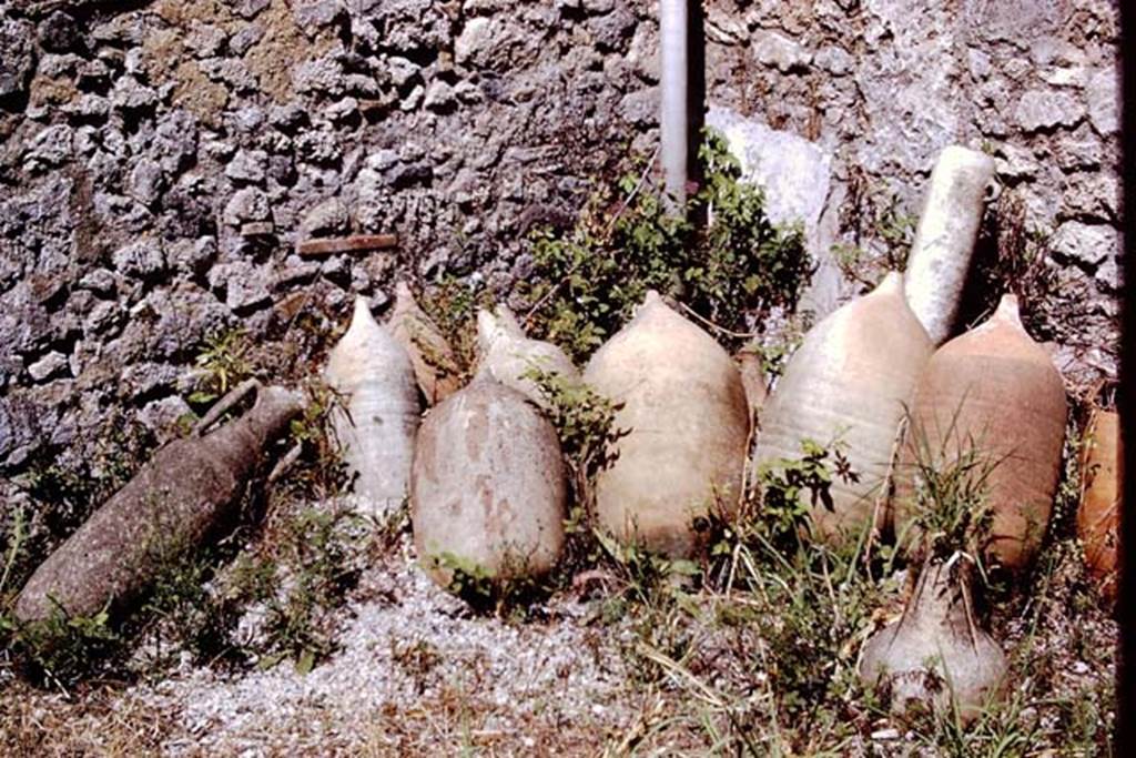 I.12.8 Pompeii. 1972. Room13, empty amphorae in north-west corner of rear garden.
Photo by Stanley A. Jashemski.
Source: The Wilhelmina and Stanley A. Jashemski archive in the University of Maryland Library, Special Collections (See collection page) and made available under the Creative Commons Attribution-Non Commercial License v.4. See Licence and use details. J72f0381