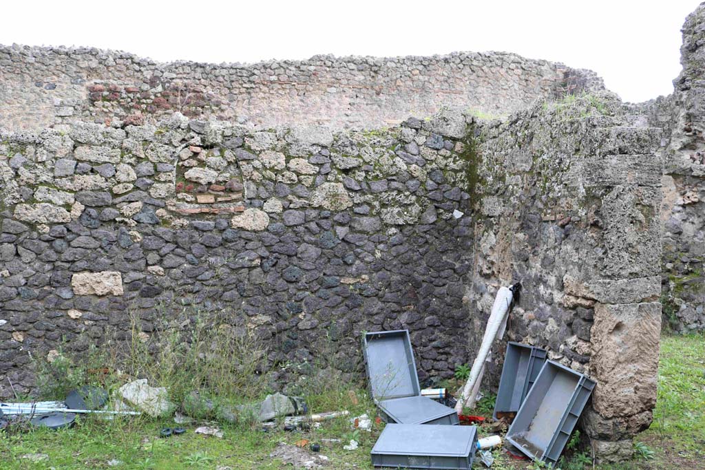I.12.8 Pompeii. December 2018.
Room 5, east wall with bricked-in niche, and south-east corner with doorway to room 1. Photo courtesy of Aude Durand.