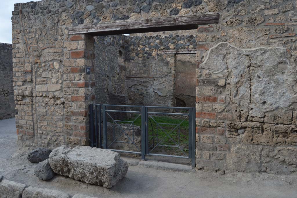 I.12.12 Pompeii. October 2017. Looking north to entrance doorway.
Foto Taylor Lauritsen, ERC Grant 681269 D�COR.
