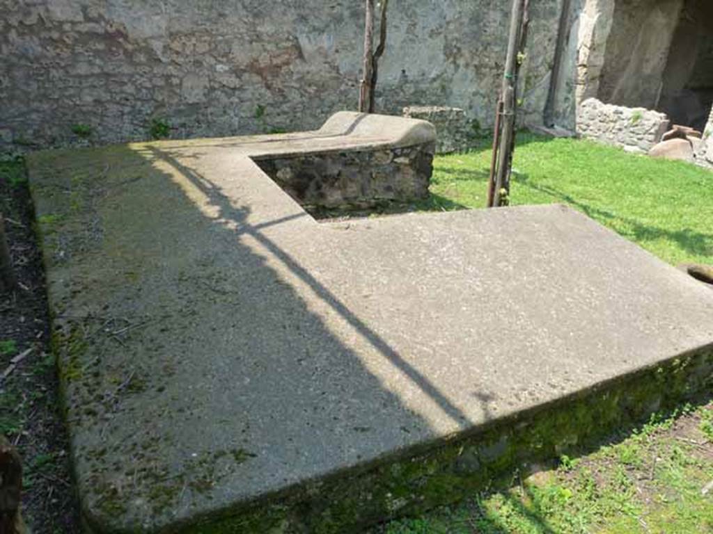 I.13.2 Pompeii. May 2010.  Summer triclinium. Looking west.