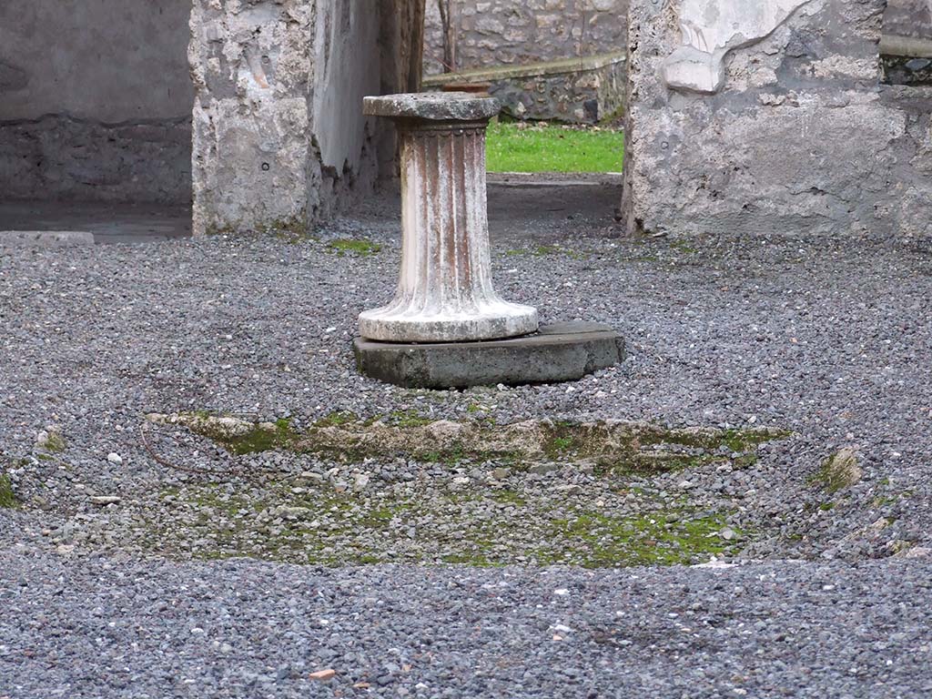 I.13.2 Pompeii. December 2007. Atrium and impluvium with marble table support.
