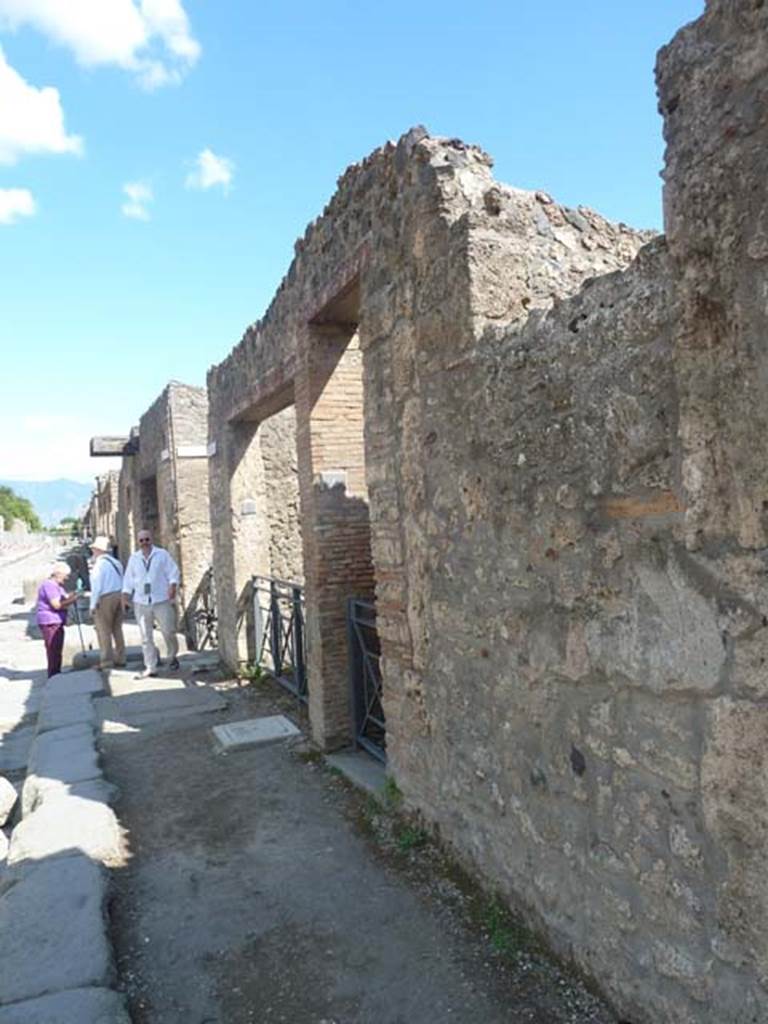 I.13.4 Pompeii, September 2015. Looking east on Via dell�Abbondanza, with entrance doorway in centre.