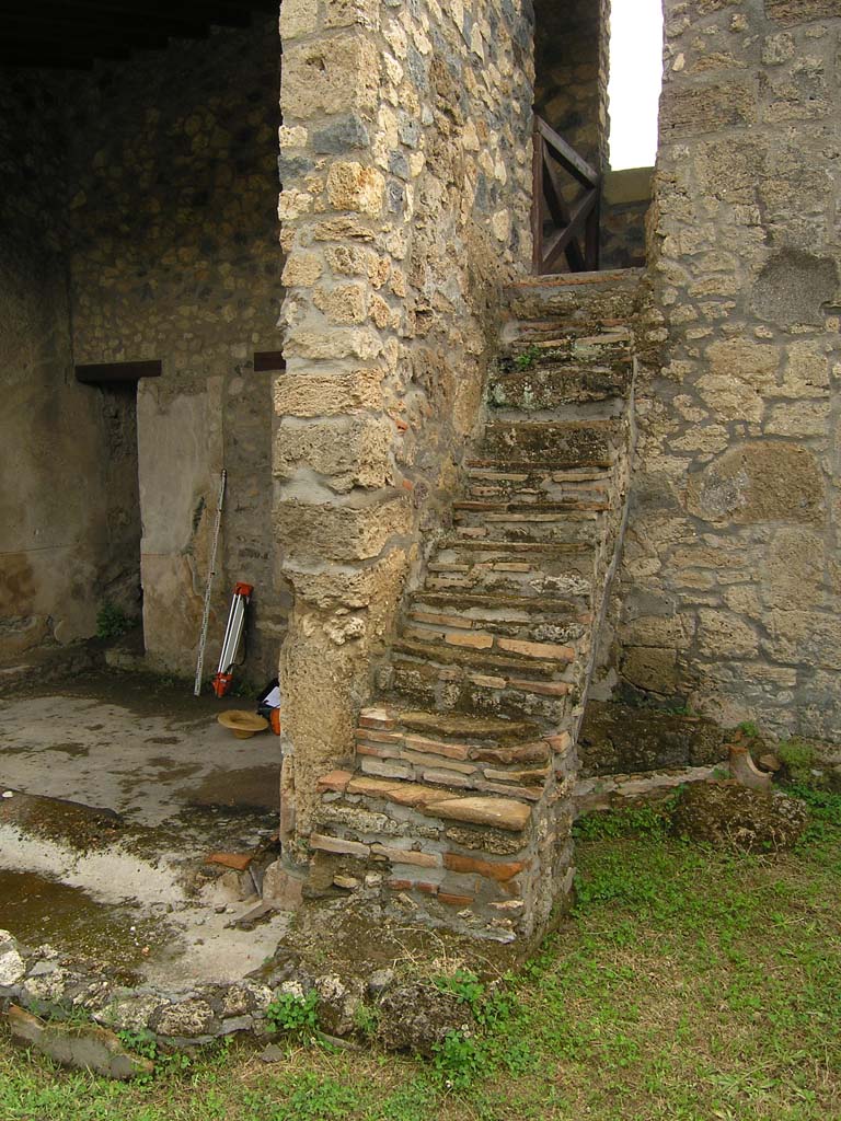 I.14.2 Pompeii. July 2008. Outside stairs on east side of garden area, on south side of area L.
Photo courtesy of Guilhem Chapelin.