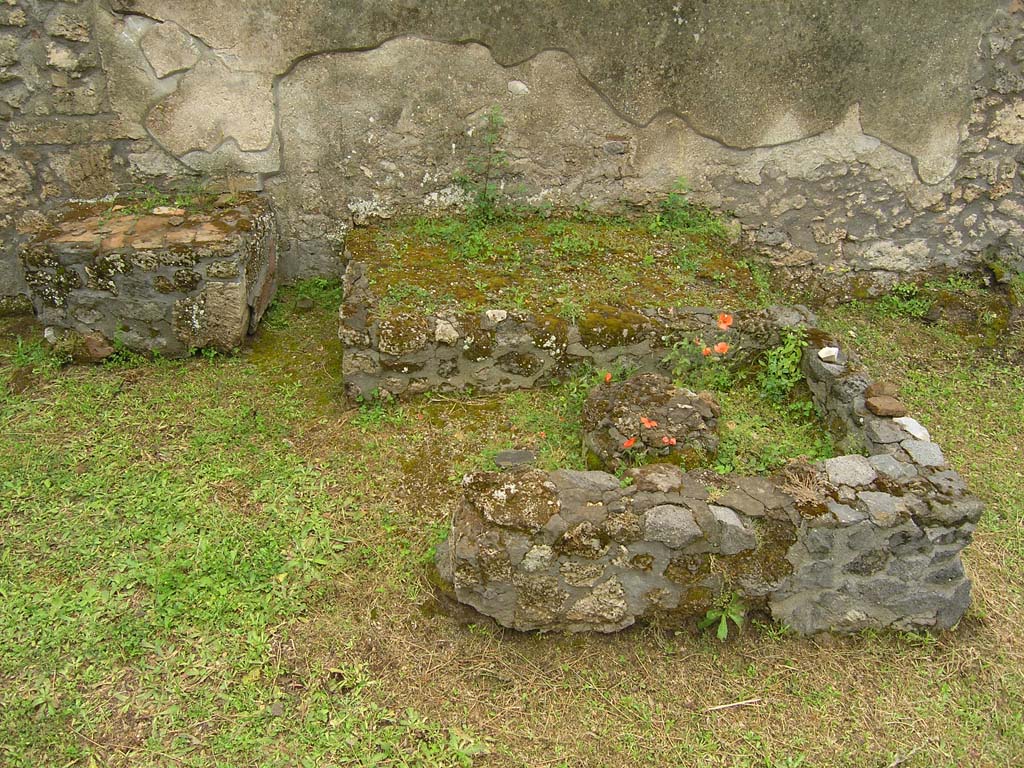 I.14.2 Pompeii. July 2008. Summer triclinium against south wall. Photo courtesy of Guilhem Chapelin. 