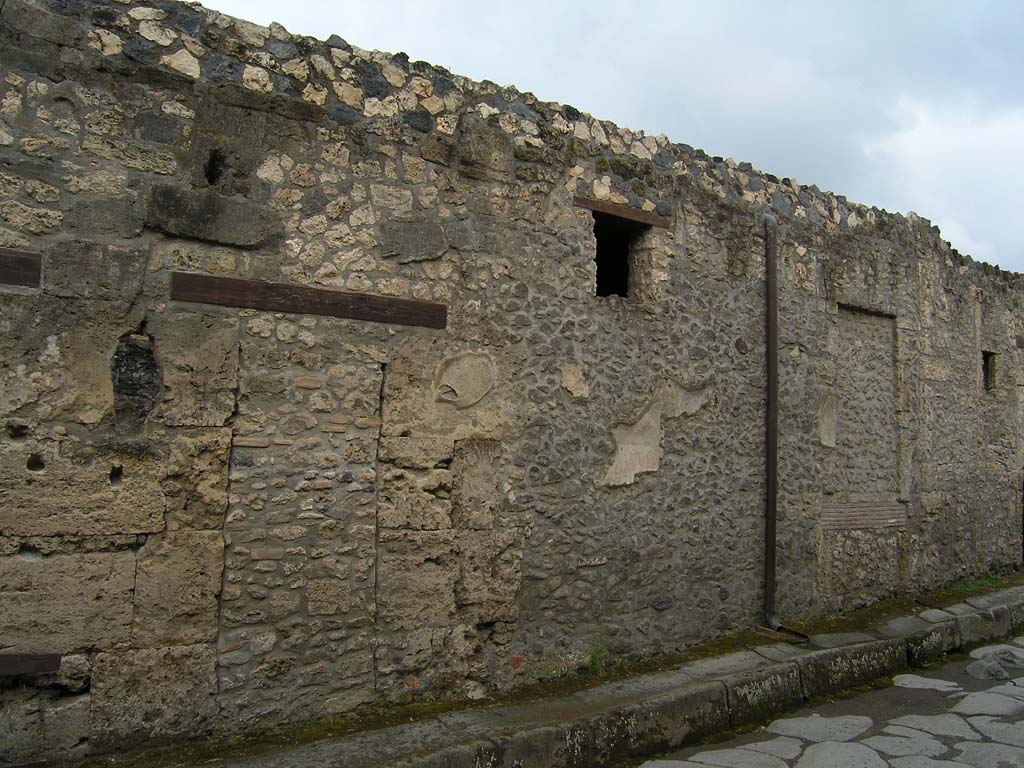 I.14.2 Pompeii. July 2008. Looking towards front fa�ade on north side of entrance doorway on Via di Nocera.
Photo courtesy of Guilhem Chapelin. 

