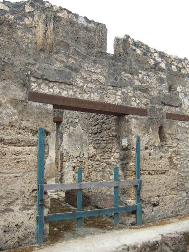 I.14.2 Pompeii. May 2006. Entrance A on Via di Nocera.