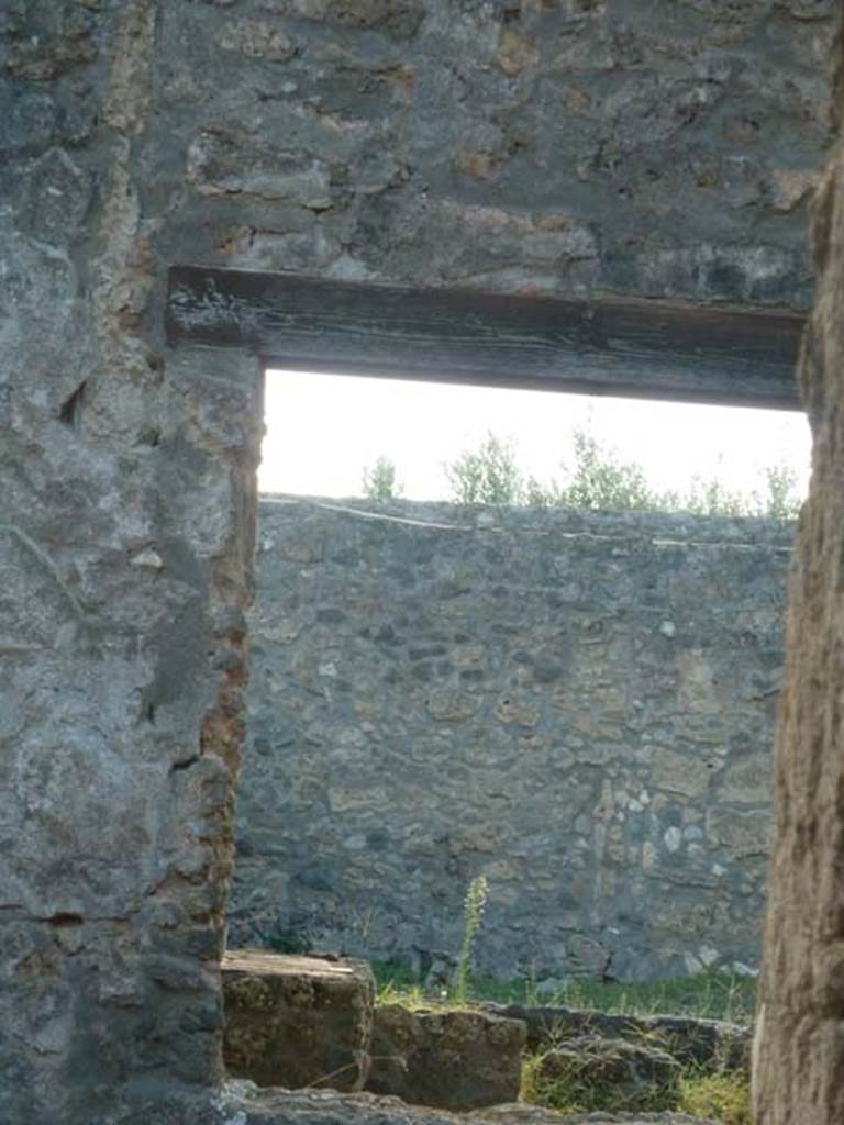 I.14.2 Pompeii. September 2015. Looking west through window in atrium into garden area with summer triclinium.
