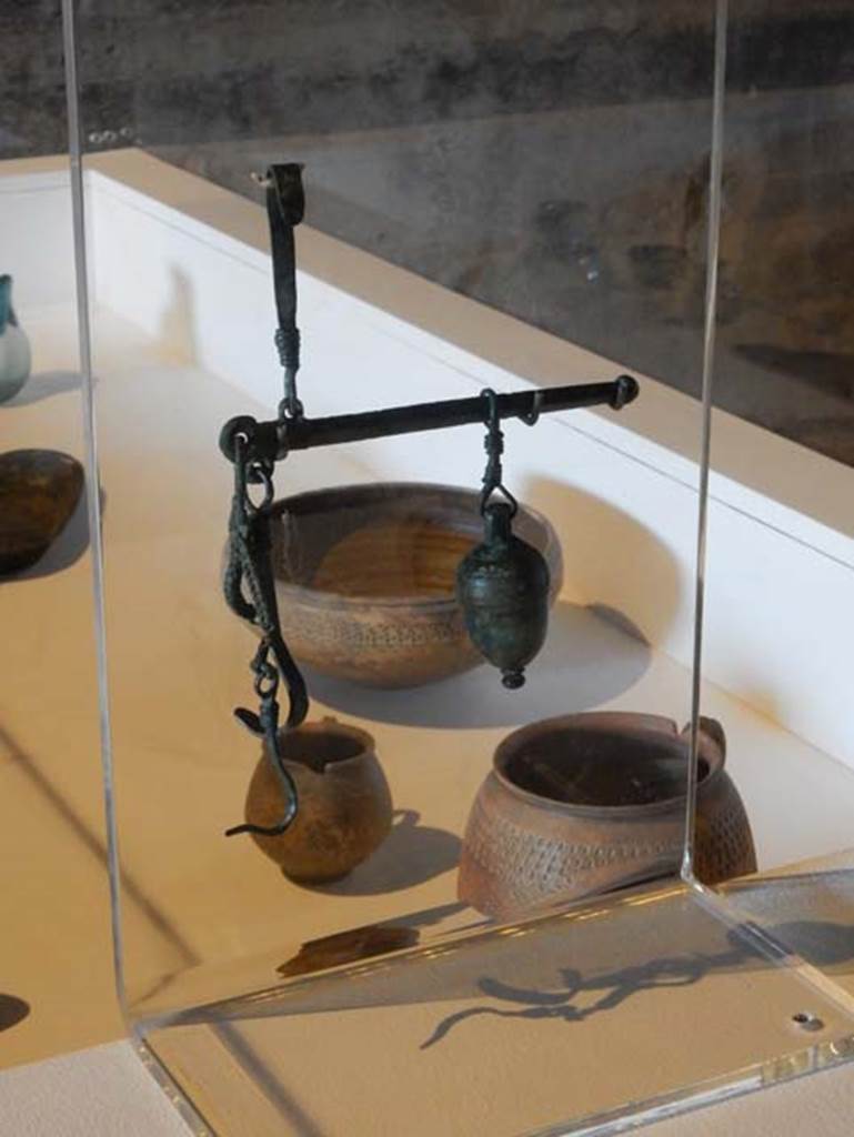 I.14.12, Pompeii. May 2018. Room 13, detail of display items. Photo courtesy of Buzz Ferebee