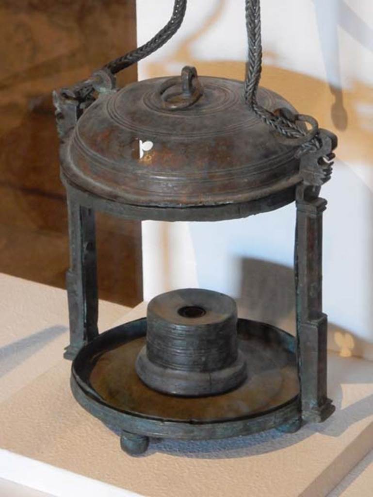I.14.12, Pompeii. May 2018. Room 13, detail of bronze lamp. Photo courtesy of Buzz Ferebee