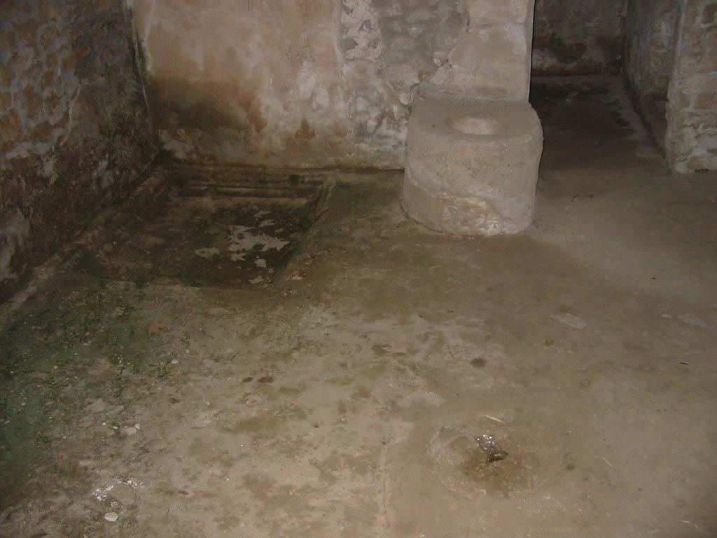 I.14.15 Pompeii. May 2003. East side of room on north side of bar room. Photo courtesy of Nicolas Monteix.
