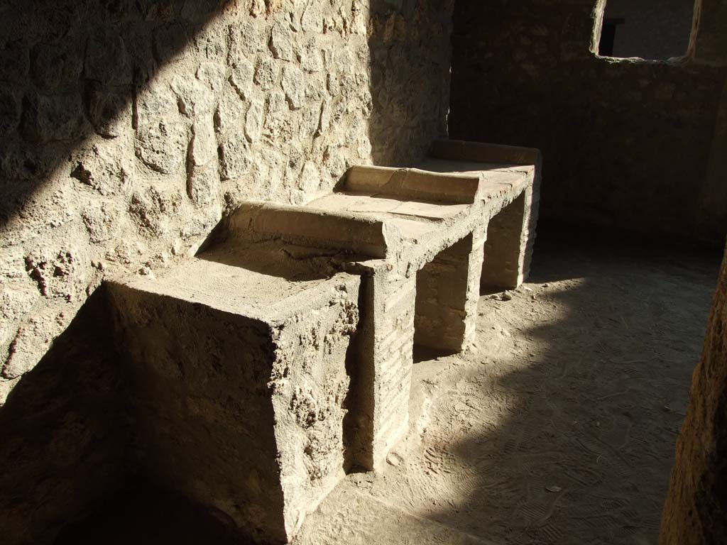I.15.3 Pompeii. December 2007. Bench or hearth at east end of north portico 10.