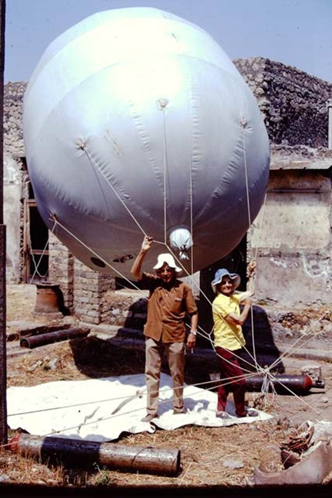 I.15.3 Pompeii. 1974. Tethered balloon, in north-west corner of peristyle 13. On the right is the graffito of the ship �Europa�. Photo by Stanley A. Jashemski.   
Source: The Wilhelmina and Stanley A. Jashemski archive in the University of Maryland Library, Special Collections (See collection page) and made available under the Creative Commons Attribution-Non Commercial License v.4. See Licence and use details. J74f0462


