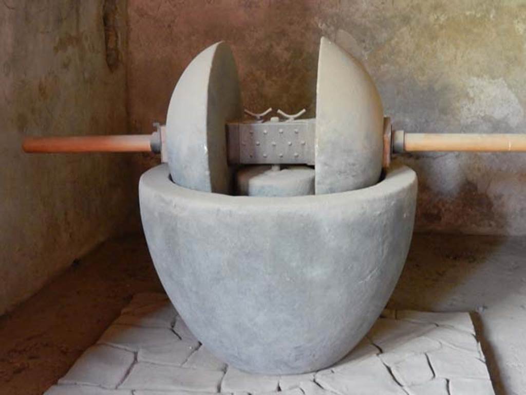 I.15.3 Pompeii. May 2015. Room 8, reconstructed press. Photo courtesy of Buzz Ferebee.

 
