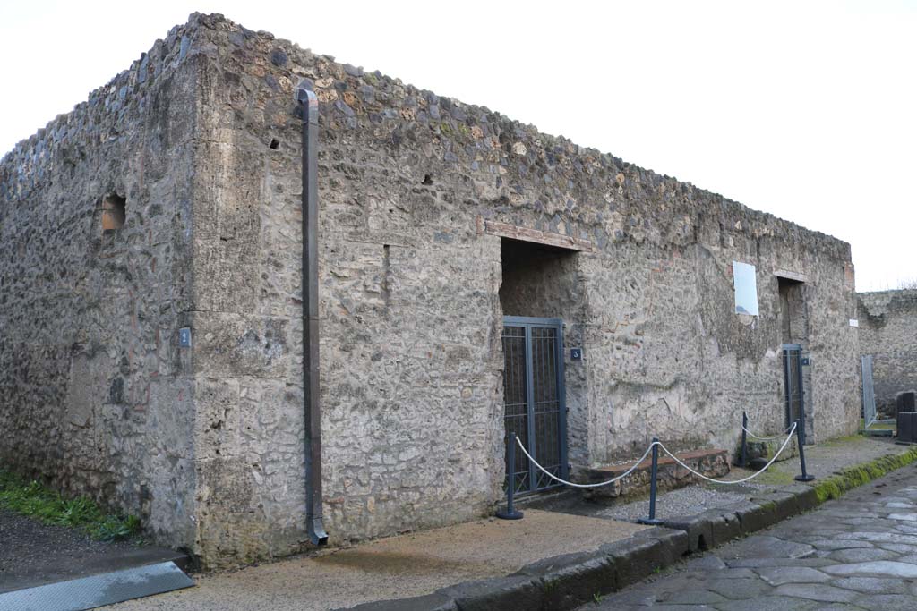 I.16.3 Pompeii, in centre. December 2018. 
Looking south-west towards entrance doorways, I.16.2, on left, I.16.4, on right. Photo courtesy of Aude Durand.
