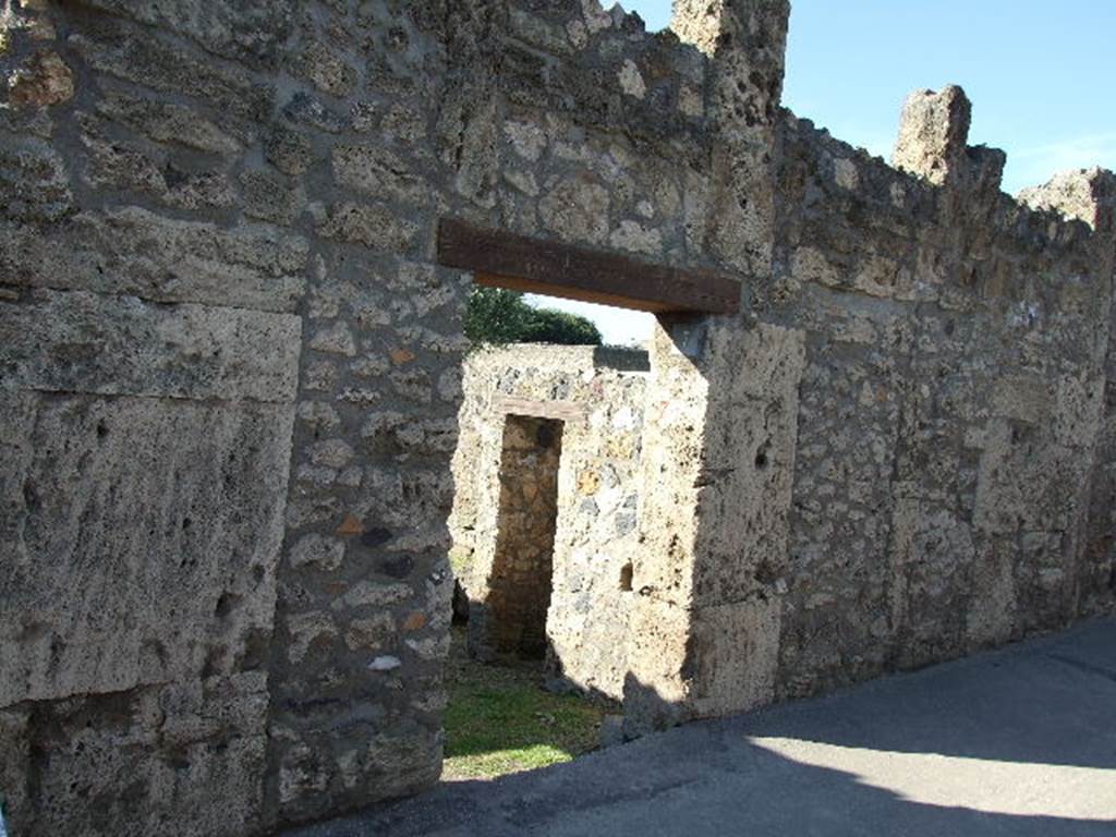 I.16.7 House with workshop.  Entrance.