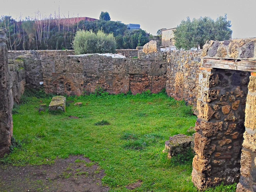 I.16.7 Pompeii. 2017/2018/2019. Looking west across yard? from entrance.  Photo courtesy of Giuseppe Ciaramella.