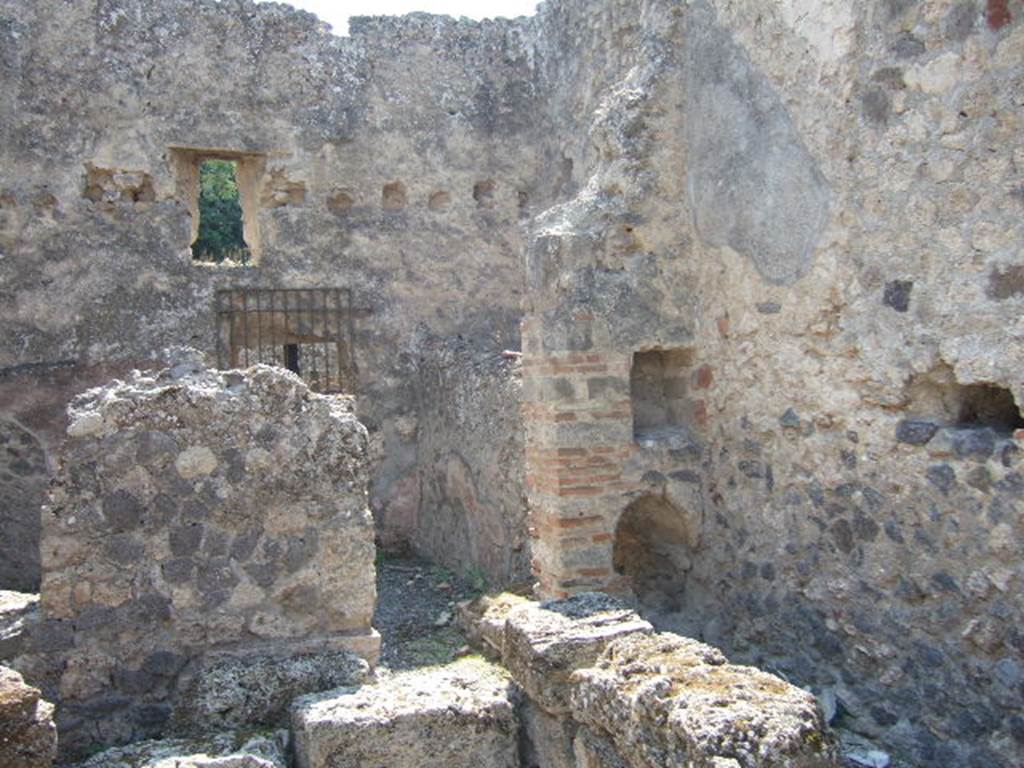 I.17.3 Pompeii. September 2005. West side of shop, and south-west corner.

