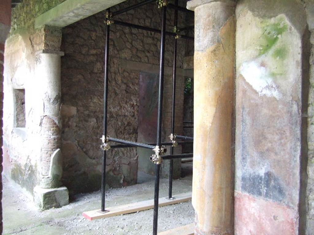 I.17.4 Pompeii. May 2006. Open area or yard on south side of peristyle garden.