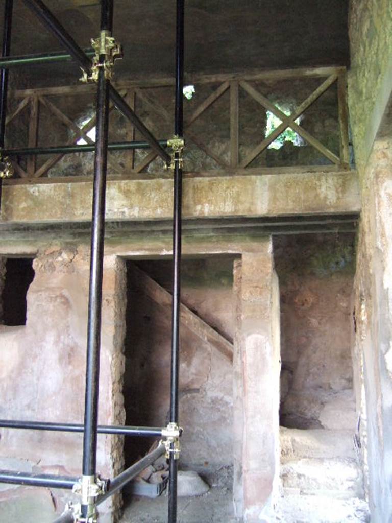 I.17.4 Pompeii. May 2006. Open area or yard on south side of peristyle garden. Stairs, cupboard and upper gallery.
