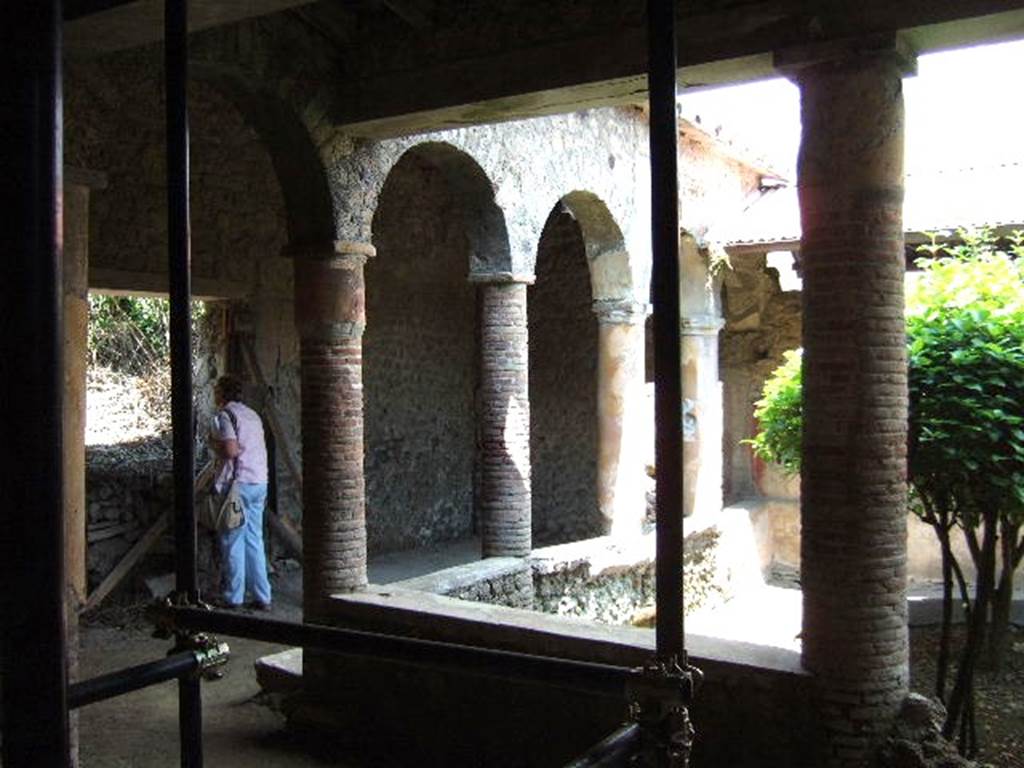 I.17.4 Pompeii. May 2006. Looking across to west side of peristyle garden.