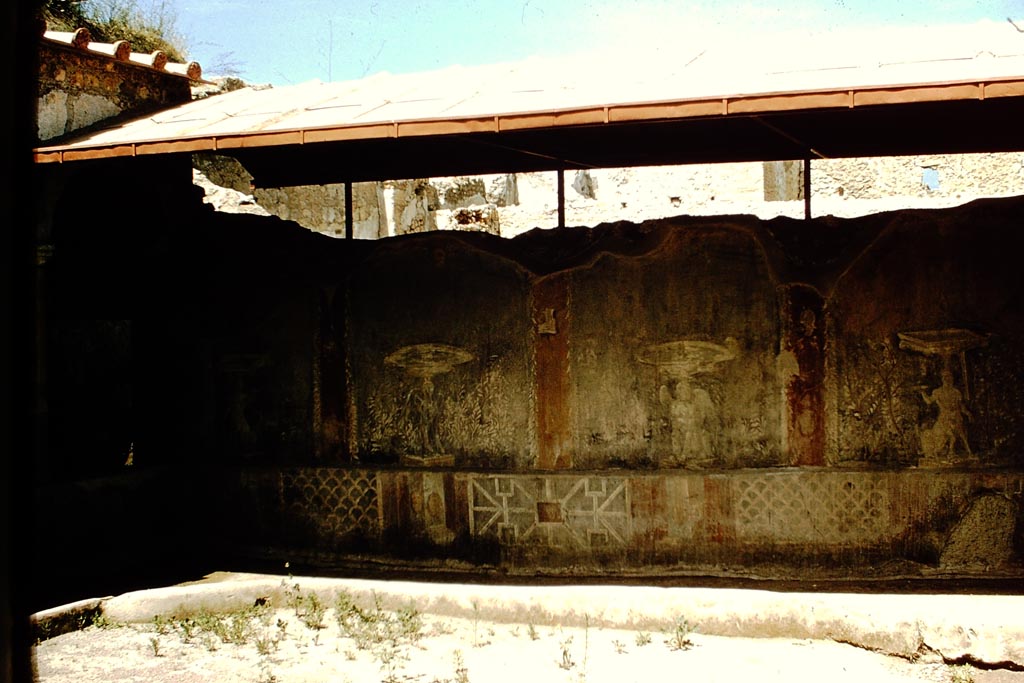 I.17.4 Pompeii. 1959. North wall of peristyle garden. Photo by Stanley A. Jashemski.
Source: The Wilhelmina and Stanley A. Jashemski archive in the University of Maryland Library, Special Collections (See collection page) and made available under the Creative Commons Attribution-Non Commercial License v.4. See Licence and use details.
J59f0503
