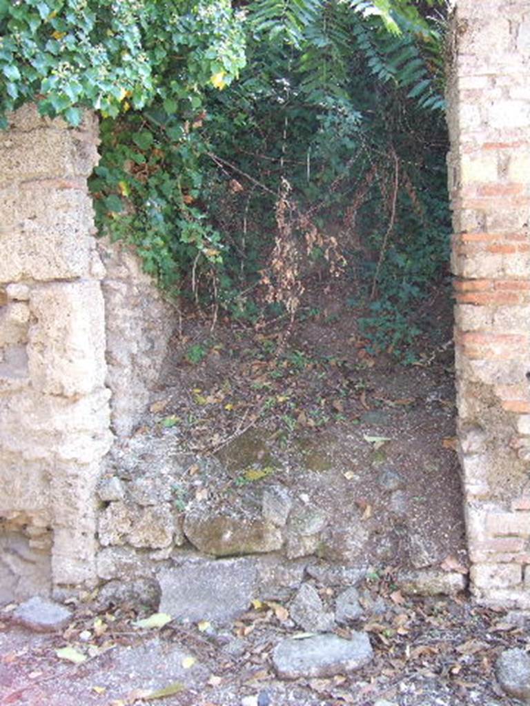 I.19.4 Pompeii. September 2005. Entrance doorway, looking south.
According to Della Corte, an electoral recommendation written to the left of the entrance doorway, proved that a certain Earinus lived here. [CIL IV 7387]
Another recommendation found here mentioned a new interesting facetious group of electors, written to discredit the unknown candidate.
Unfortunately, only the second line of it was readable. �Drapetae omnes (rogant)� 
The translation of the �Drapetae� would have been �the fugitive or runaway slaves�!  [CIL IV 7389]
See Della Corte, M., 1965.  Case ed Abitanti di Pompei. Napoli: Fausto Fiorentino. (p.306)

