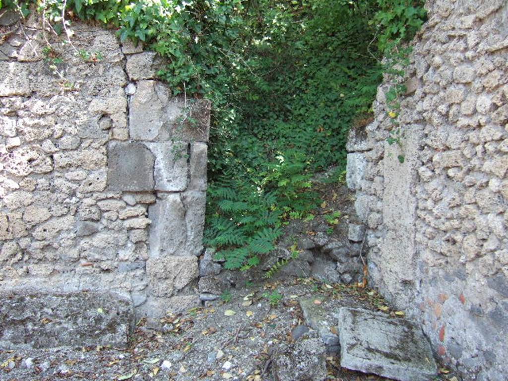 I.19.9 Pompeii. September 2005. Entrance doorway, looking east.