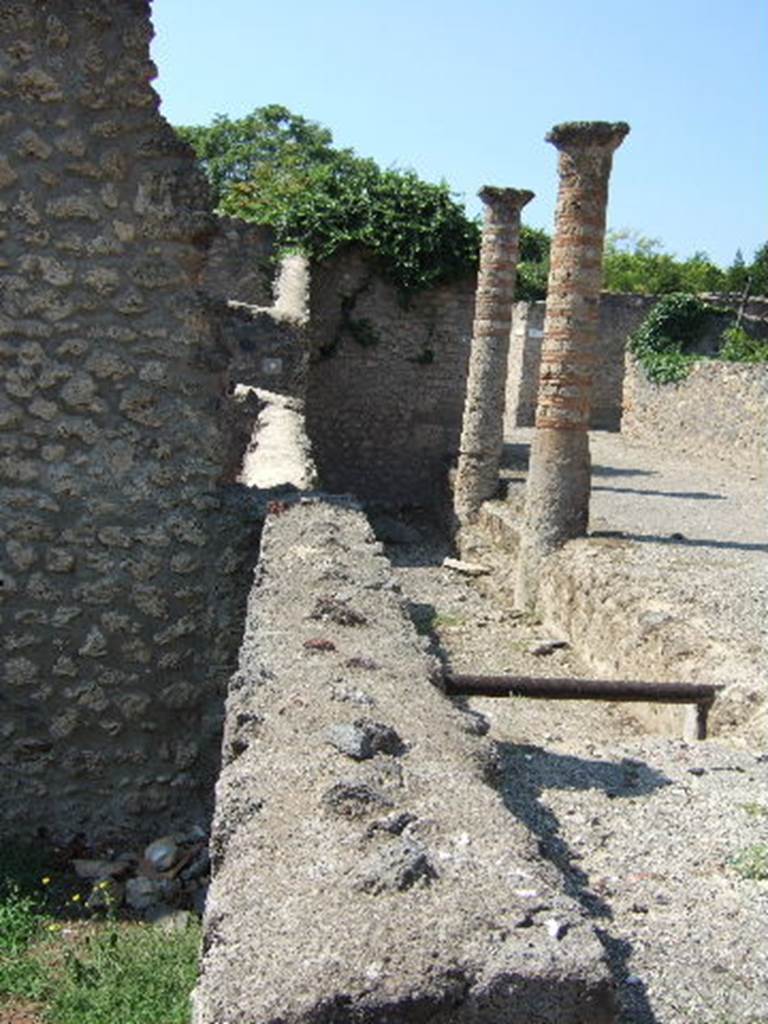 I.21.1 Pompeii, from I.21.3. September 2005. Looking west on Via della Palestra.