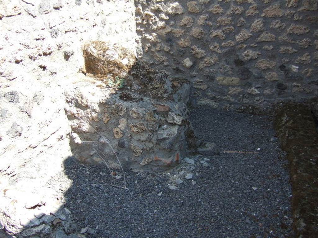 I.21.5 Pompeii. September 2005. Looking towards north-east corner at rear of garden area.

 
