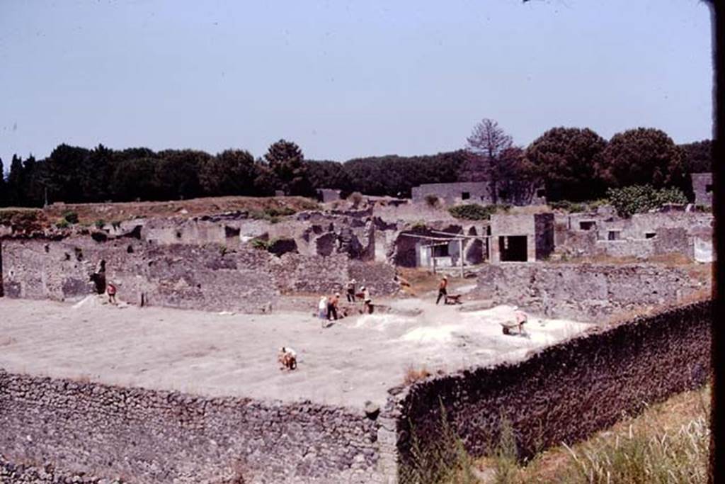 I.21.6 Pompeii. 1974. Looking north-east across site. Photo by Stanley A. Jashemski.
Source: The Wilhelmina and Stanley A. Jashemski archive in the University of Maryland Library, Special Collections (See collection page) and made available under the Creative Commons Attribution-Non Commercial License v.4. See Licence and use details. J74f0242