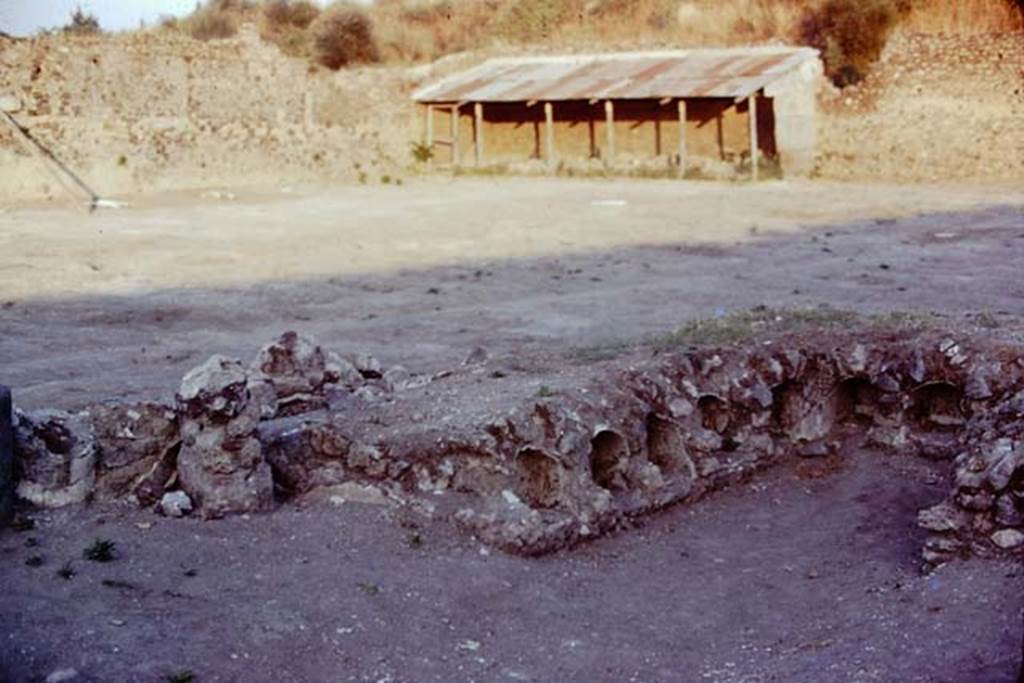I.21.6 Pompeii. 1974. Looking south-east across triclinium in garden area. Photo by Stanley A. Jashemski.
Source: The Wilhelmina and Stanley A. Jashemski archive in the University of Maryland Library, Special Collections (See collection page) and made available under the Creative Commons Attribution-Non Commercial License v.4. See Licence and use details. J74f0729
