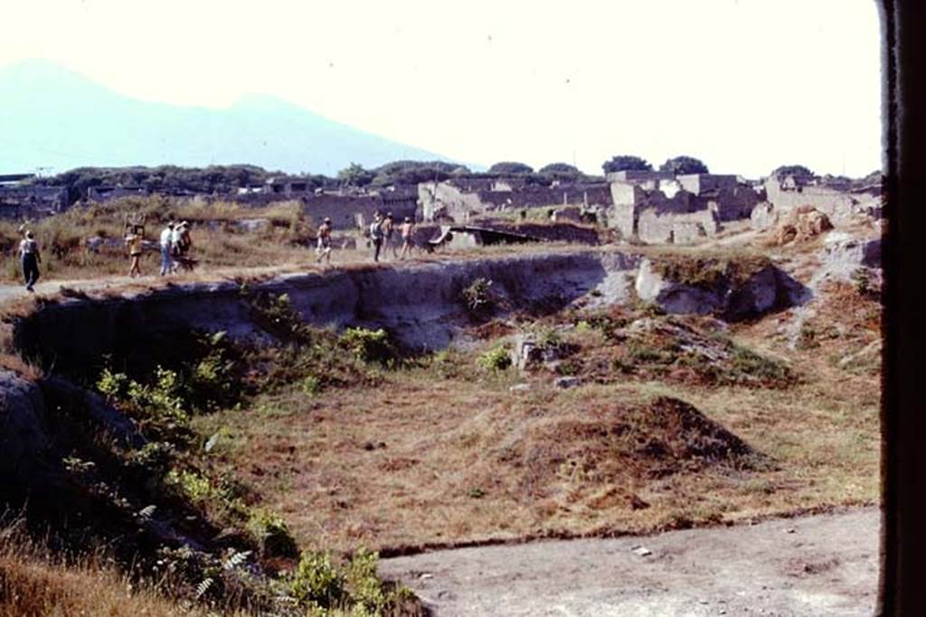 I.22 Pompeii. 1974. Looking north-east, as workers leave along the access ramp. Photo by Stanley A. Jashemski.   
Source: The Wilhelmina and Stanley A. Jashemski archive in the University of Maryland Library, Special Collections (See collection page) and made available under the Creative Commons Attribution-Non Commercial License v.4. See Licence and use details. J74f0274
