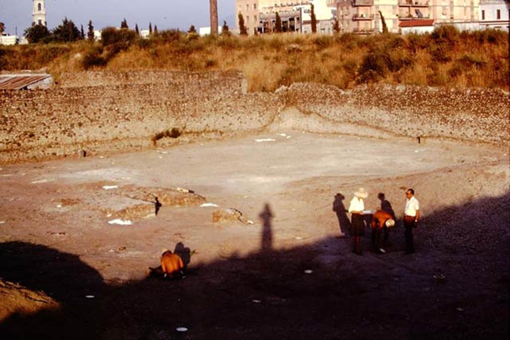 I.22 Pompeii. 1974. Looking south-east across garden area. Photo by Stanley A. Jashemski.   
Source: The Wilhelmina and Stanley A. Jashemski archive in the University of Maryland Library, Special Collections (See collection page) and made available under the Creative Commons Attribution-Non Commercial License v.4. See Licence and use details. J74f0694
