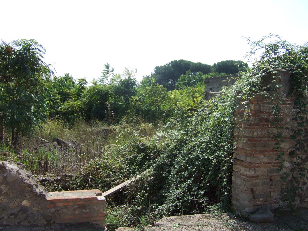 I.22.3 Pompeii. September 2005.  Entrance on Via della Palestra. Looking south.