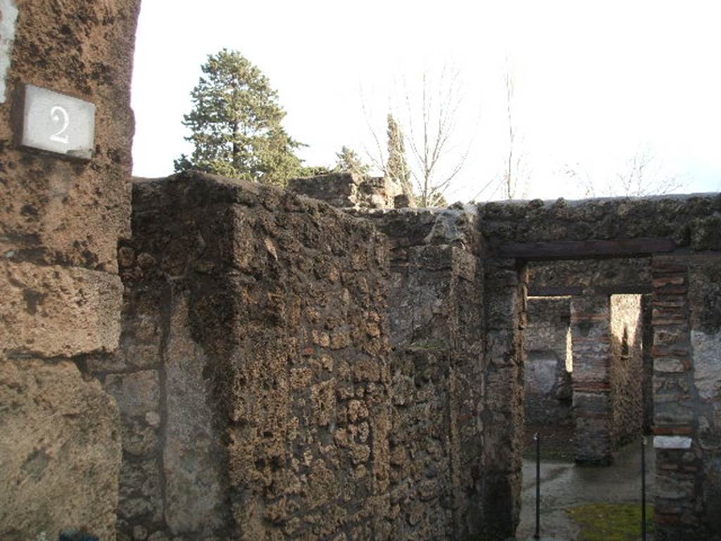 II.1.2 Pompeii.  December 2004.  East side of small entrance corridor.