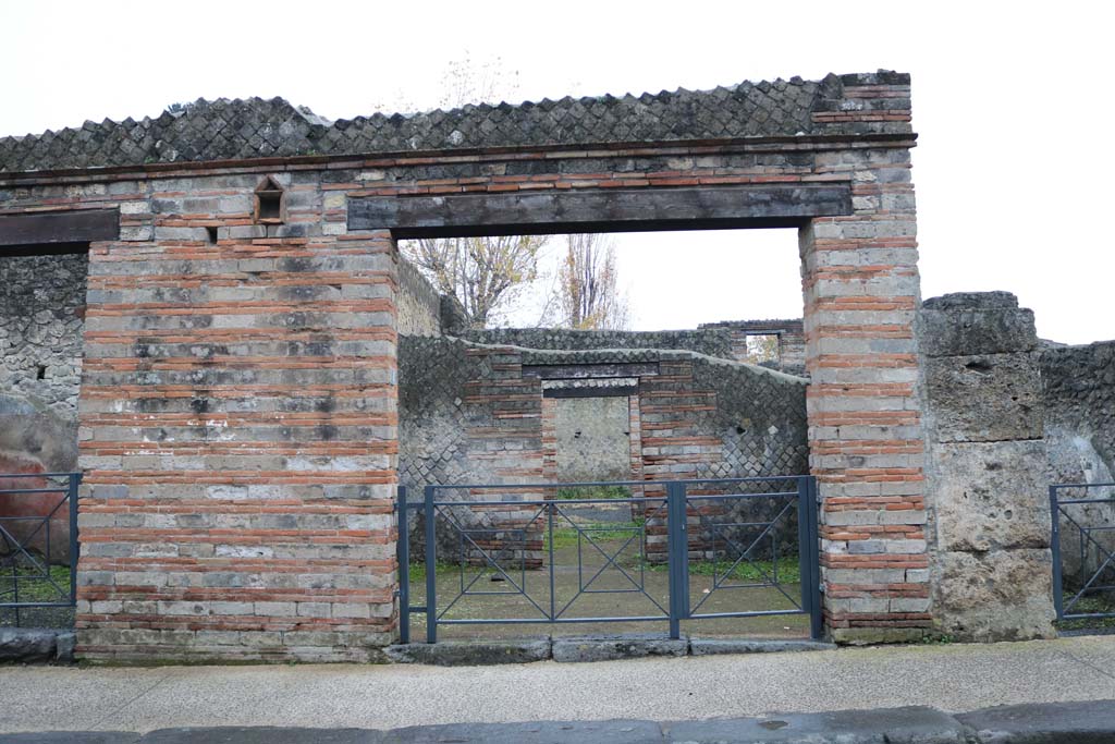 II.1.4 Pompeii. December 2018. Entrance doorway on south side of Via dell�Abbondanza. Photo courtesy of Aude Durand.