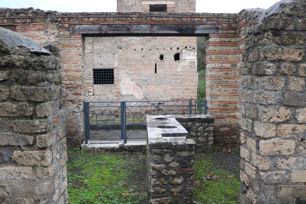 II.1.6 Pompeii. December 2018. Looking north across bar-room from rear room. Photo courtesy of Aude Durand.