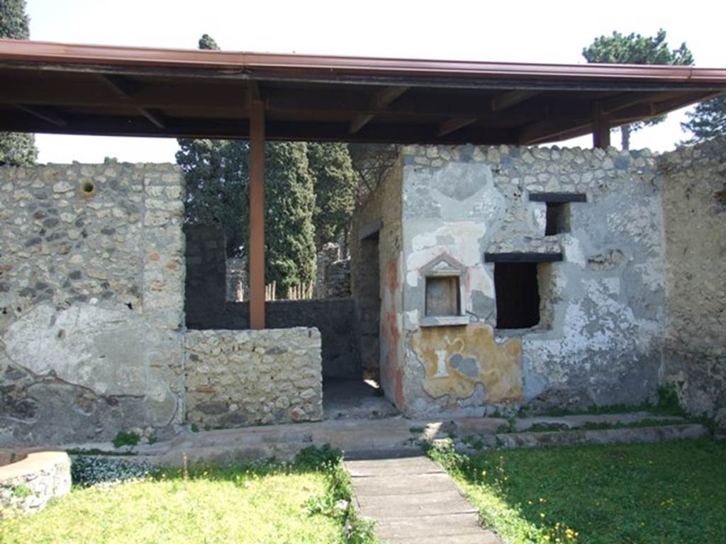 II.1.9 Pompeii.  March 2009.  Courtyard garden, looking east.