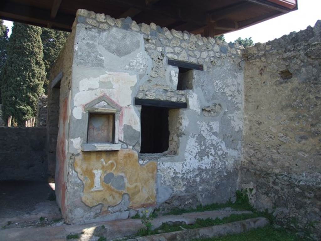 II.1.9 Pompeii.  March 2009.  East wall of courtyard garden, with niche Lararium with aedicula .