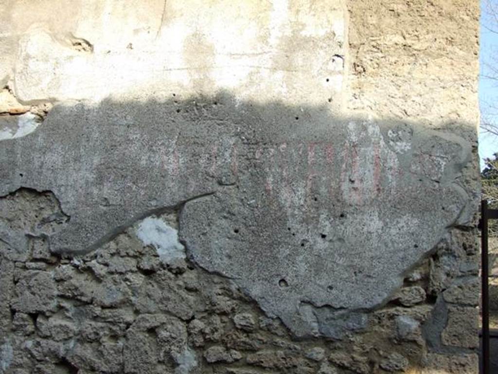 II.1.12 Pompeii. December 2007. Graffito on north side of entrance.
According to Varone and Stefani, this graffito is what remains of CIL IV 9886 but is now illegible. See Varone, A. and Stefani, G., 2009. Titulorum Pictorum Pompeianorum, Rome: L�erma di Bretschneider, (p.186)
According to Epigraphik-Datenbank Clauss/Slaby (See www.manfredclauss.de), this read �
N(umerium)  Popidium  Rufum 
IIvir(um)  o(ro)  v(os)  f(aciatis) 
Minatius 
rog(at)       [CIL IV 9886]
