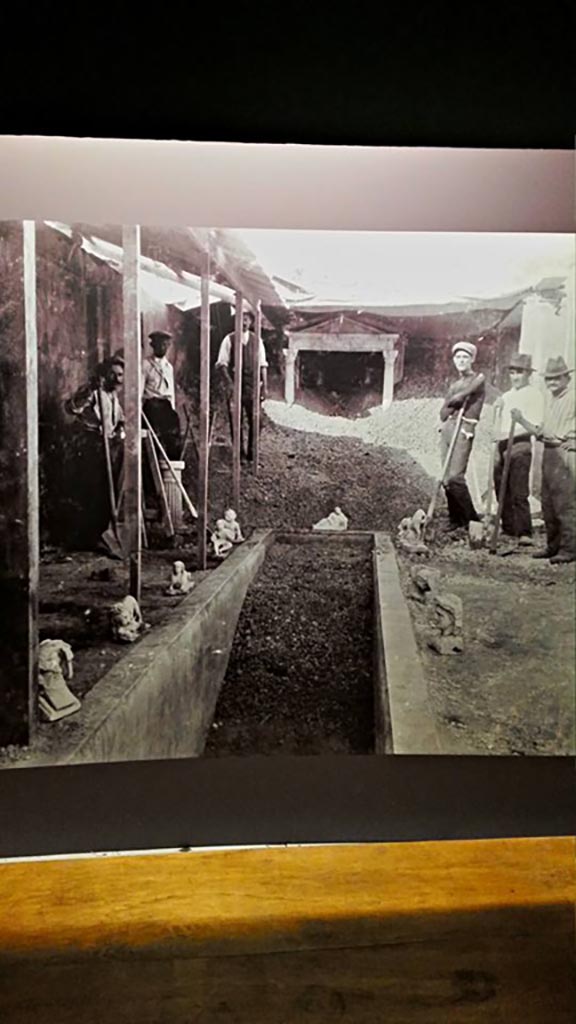 II.2.2 Pompeii. Undated excavation photo.
Room “i”, looking east along upper euripus. Photo courtesy of Giuseppe Ciaramella.
