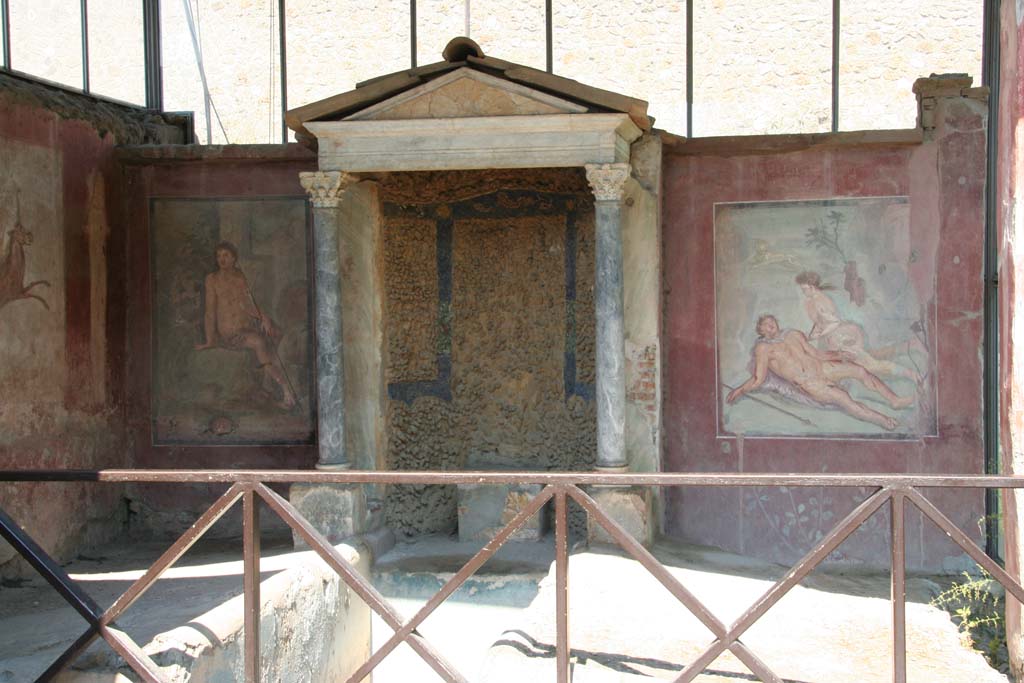 II.2.2 Pompeii. April 2011. Room “k”, summer dining room with biclinium and water feature. Photo courtesy of Klaus Heese.

