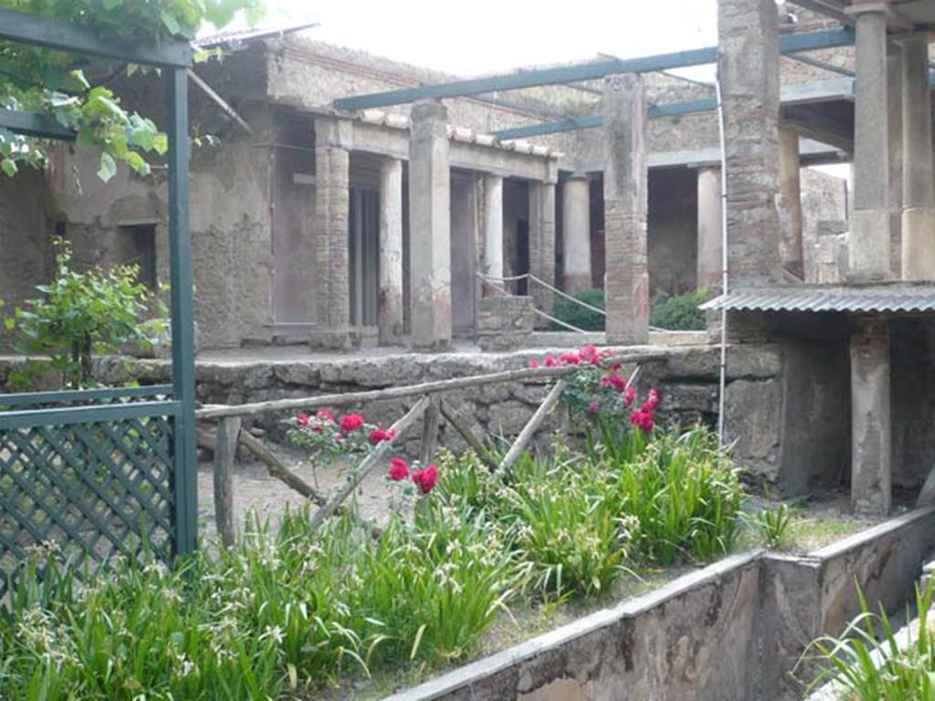 II.2.2 Pompeii. May 2011. Room “l”, garden, north end. Looking north west to pseudoperistyle “g”.
Photo courtesy of Buzz Ferebee.
