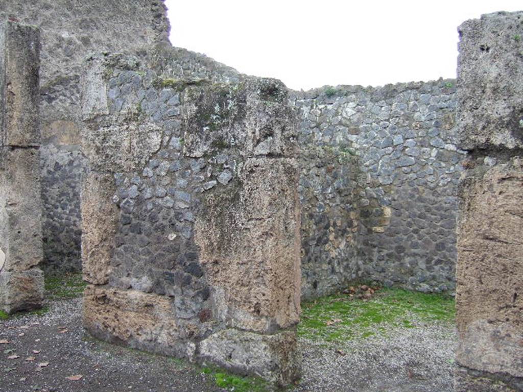 II.2.2 Pompeii. December 2005. Doorways to rooms “a” and 4 on west side of atrium 2. According to Garcia y Garcia, as a result of the bombing of 19th September 1943, the three rooms on the west side of the atrium were partially destroyed. All of the corresponding perimeter external wall was also destroyed. See Garcia y Garcia, L., 2006. Danni di guerra a Pompei. Rome: L’Erma di Bretschneider. (p.45-47)
