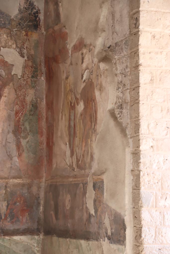 II.2.2 Pompeii. October 2022. 
Triclinium “h”, south wall in south-east corner. Photo courtesy of Klaus Heese
